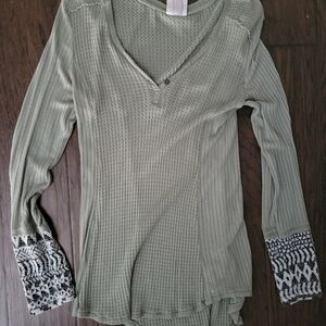 Women's Green Long Sleeve Top